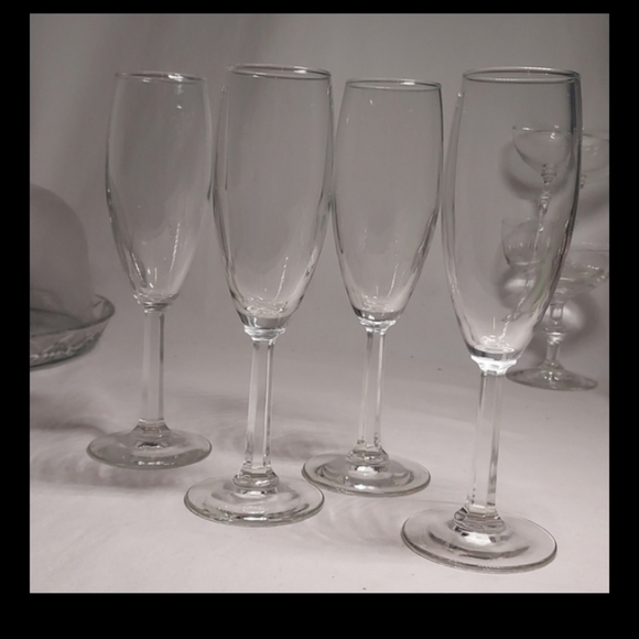Vintage America Dining 4 Champagne Flutes Glasses Tall Slender Neck